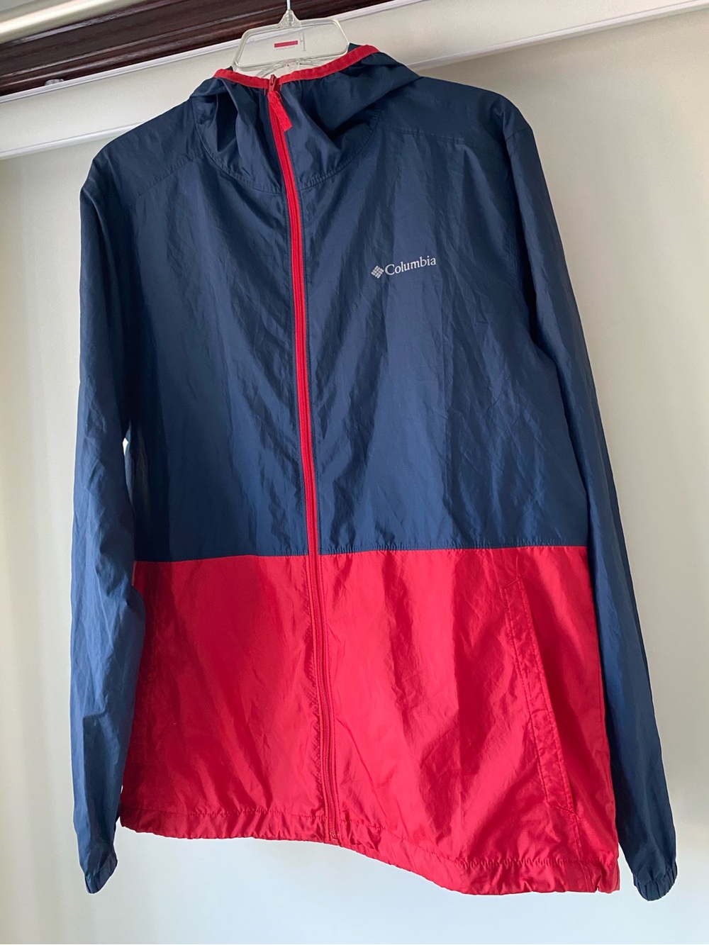 Columbia Navy and Red Colorblock Hooded packable Windbreaker - read description